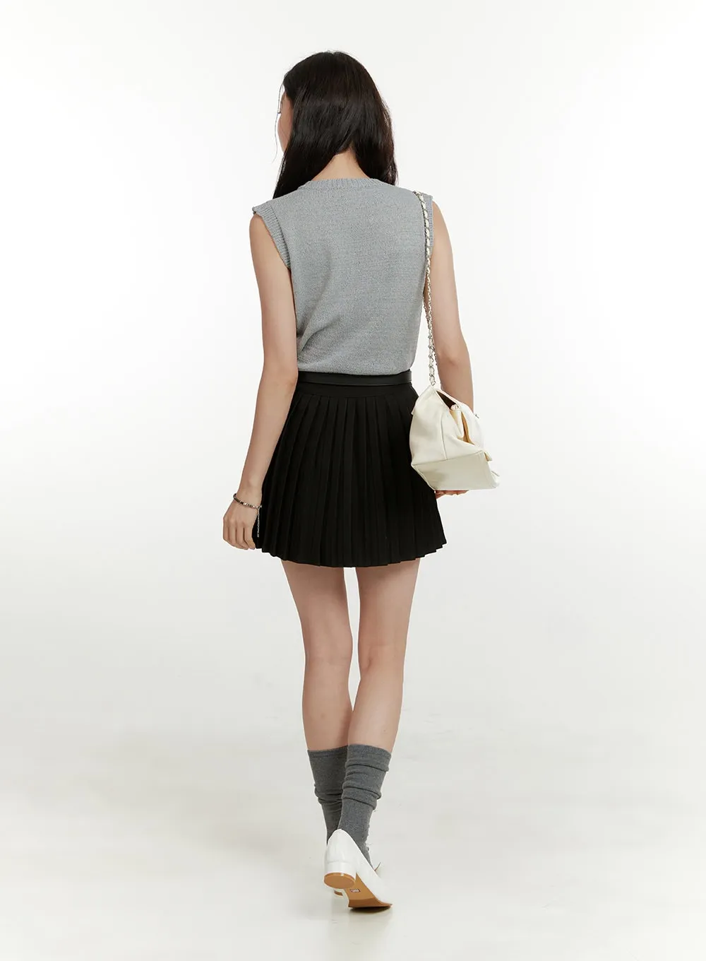 V-Neck Sleeveless Knit Top OU418